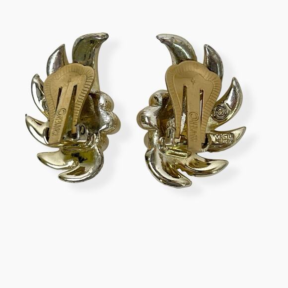 Vintage Kramer Clip On Earrings Faux Pearls Gold Tone Leaves Textured Signed - Picture 4 of 9